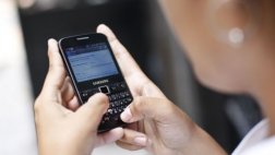Celulares en la mesa, por Gustavo Rodríguez