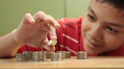 Cómo enseñarles a tus hijos la importancia del ahorro