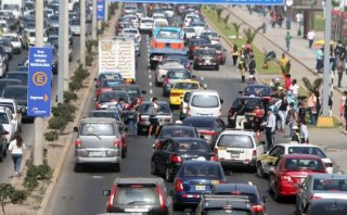 Mistura: caos vehicular ocasiona peleas entre conductores