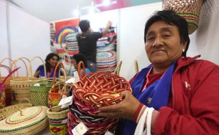 Mistura 2015: artesanas ofrecen hermosas canastas de junco