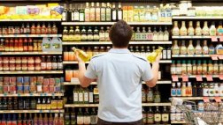¿Qué trucos emplean los supermercados para que compremos más?