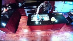 Canadá: Escándalo por video de candidato orinando en una taza