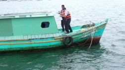 Autoridades de Perú y Ecuador persiguen a barcos informales