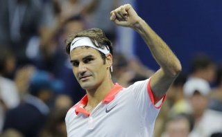 US Open: Roger Federer venció a Isner y avanzó a cuartos