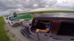 YouTube: Palo de selfie causa accidente al volante