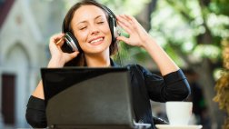 ¿Escuchar música en el trabajo aumenta la productividad?