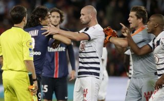 Cavani, protagonista de golazos y bronca en empate del PSG