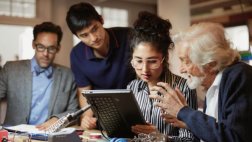 Tres razones para que los adultos mayores usen la tecnología