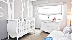 Decora usando color gris en el cuarto de los niños