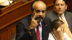 Mulder: "Fallo que favorece a entorno de Nadine es inaceptable"