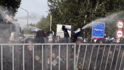 Refugiados penetran en Hungría tras desbordar a la policía