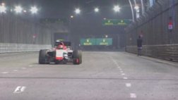 Peligro total: un hombre invadió pista en GP de Singapur