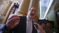 Daniel Abugattás: “No salimos de escándalo tras escándalo”