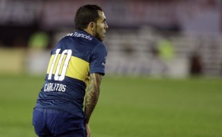 Maradona defendió a Carlos Tevez y alentó a jugador fracturado