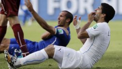 Chiellini admitió que fingió la mordida de Suárez en el Mundial