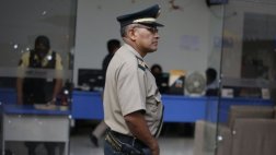 Ejecutivo prohíbe a policías trabajar en seguridad privada