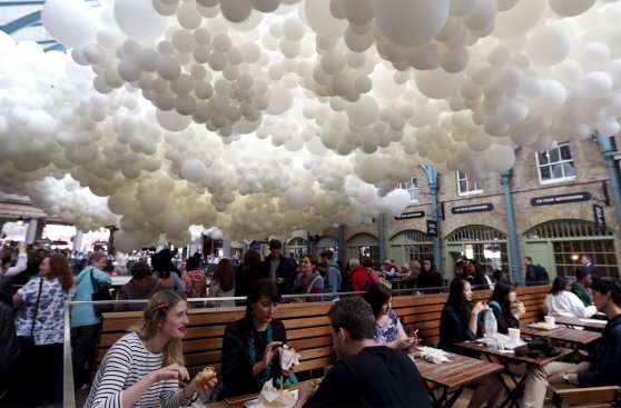 Cien mil globos palpitan en el corazón de Covent Garden