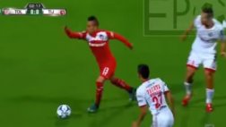 Christian Cueva dejó en ridículo a rival con esta genial huacha
