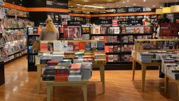 Una librería en Japón ofrece dormir una noche entre libros