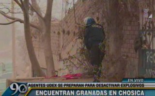 Hallan pirotécnicos junto a trapos rojos con la hoz y martillo
