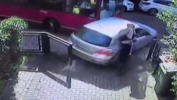 YouTube: Peatón es arrollado por un auto que golpeó un bus