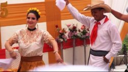 Katiuskha del Castillo participó en concurso de marinera