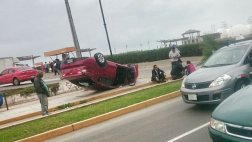 Costa Verde: llantas arriba quedó un carro tras violento choque