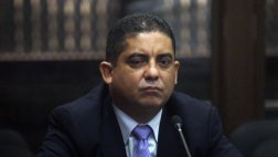Guatemala: se entrega presunto jefe de red de corrupción