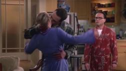 "The Big Bang Theory": Sheldon besó a Penny en nuevo episodio