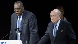 Hayatou, el presidente interino de FIFA en reemplazo de Blatter