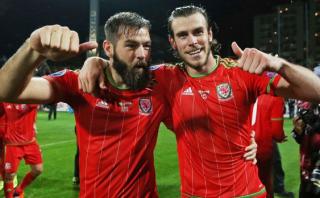 Gales con Gareth Bale clasificó a la Eurocopa pese a perder