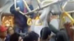 Metropolitano: captan en video brutal pelea dentro de bus