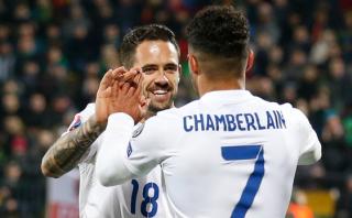 Inglaterra goleó a Lituania y completó puntaje perfecto