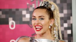 Miley Cyrus planea dar un concierto totalmente desnuda
