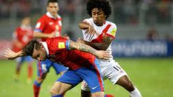 Cueva y Reyna, los peores de Perú ante Chile según los lectores