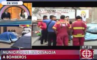 Ate: bomberos pasaron la noche en carpas tras desalojo