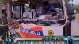 Combi provoca triple choque con diez heridos en Av. Salaverry