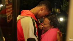 Firma contrato en la NBA y dió "regalo soñado" a su madre