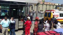 Metropolitano: doce heridos por choque entre bus y auto