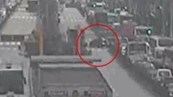 Metropolitano: video captó cómo carro particular invadió vía