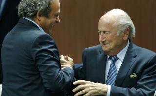 Blatter culpa a Platini y EE.UU. por "ataques" en su contra