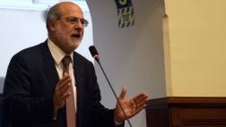 “No puedo pararme en la puerta del Congreso a ver quién entra”
