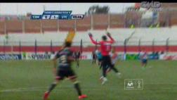 Erick Delgado cometió esta falta y no fue expulsado (VIDEO)