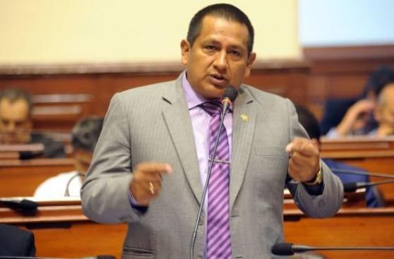 Gana Perú se quedó con 27 legisladores tras renuncia de Acha