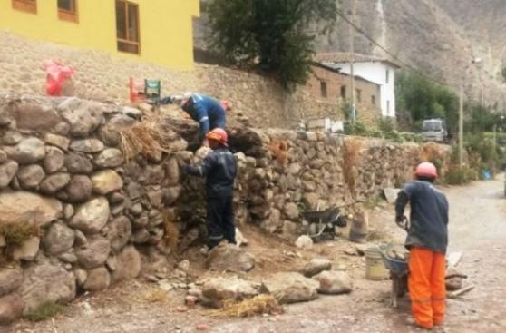 Cusco: restauran andén afectado por volquete en Ollantaytambo