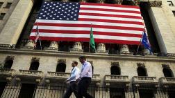 Tras comentarios de la Fed, el oro sube y el petróleo cae
