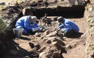 Exhumación en Ayacucho: recuperan restos de 34 niños y adultos
