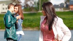 No dejes que tu relación te aleje de los amigos