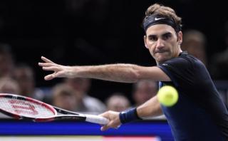 Roger Federer eliminado del Masters de París al caer ante Isner