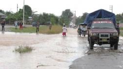 Lluvias inundan varias viviendas y calles en distrito de Pasco